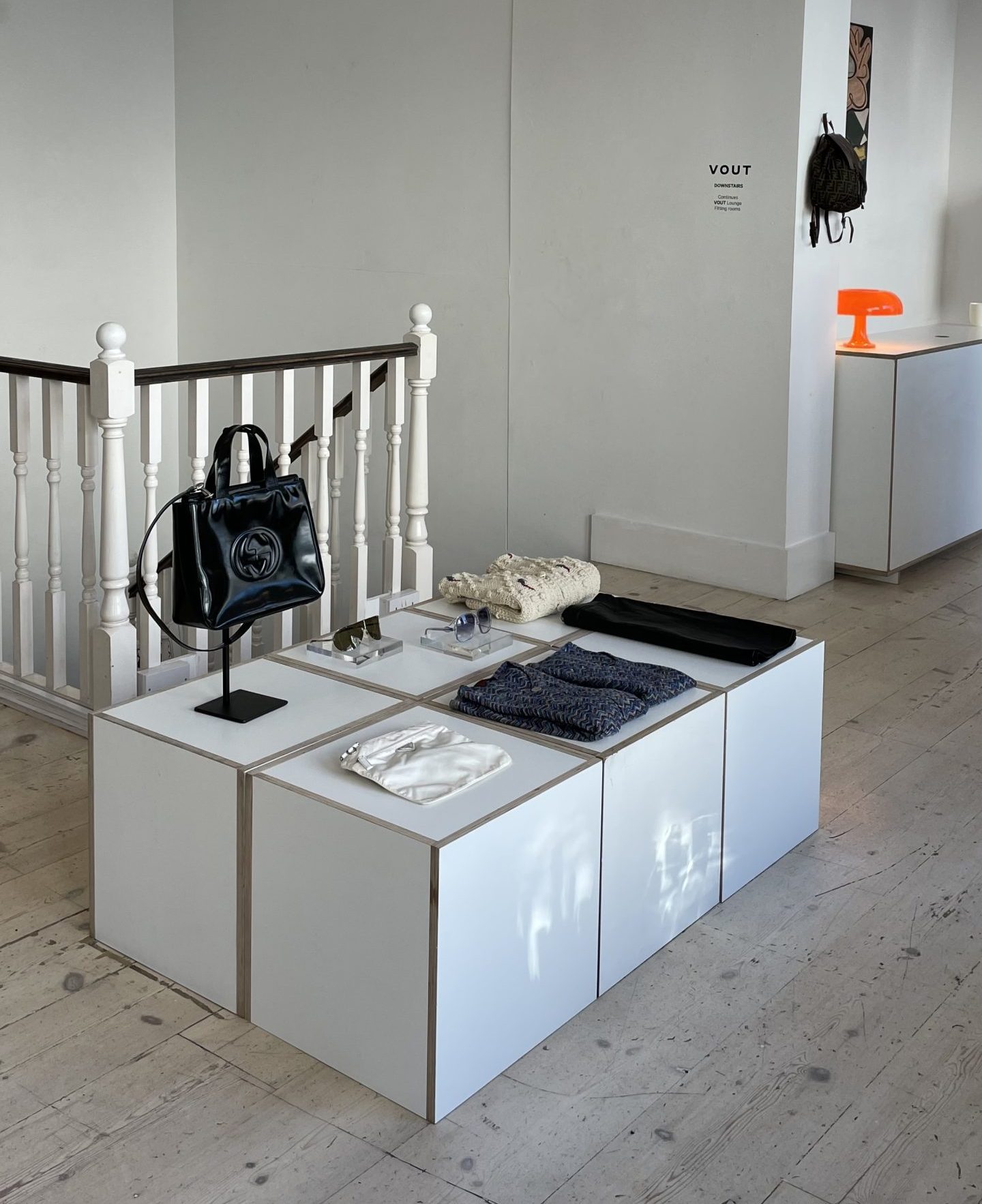 Vout_220404_Plinths02