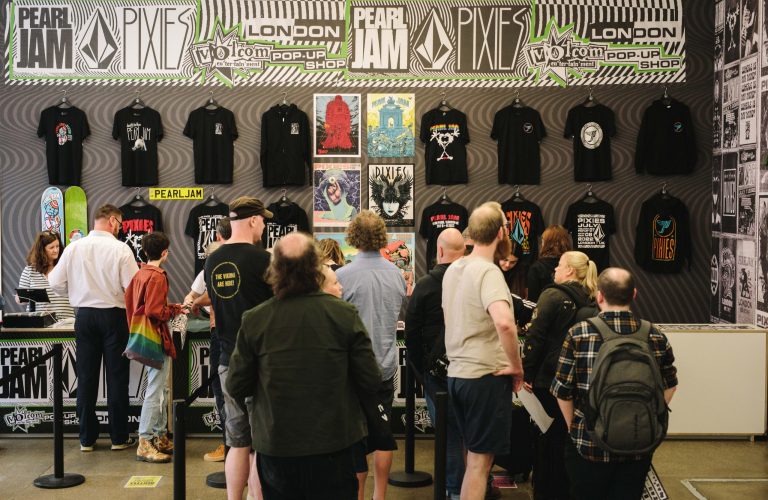 Volcom_220712_Desks03