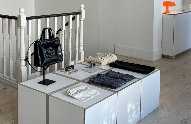 Vout_220404_Plinths02